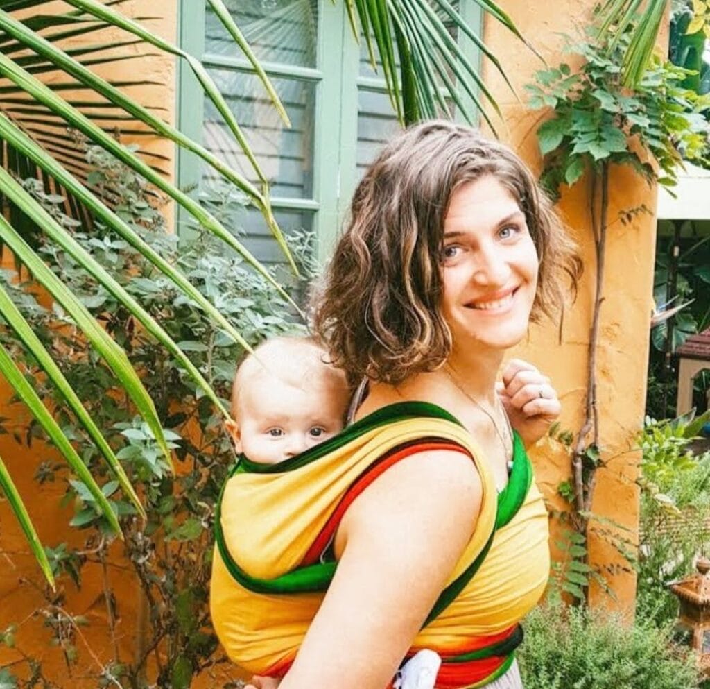 can you wear a baby carrier while Pregnant?A Comprehensive guide 2024